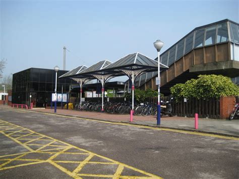 Radlett railway station © Nigel Cox cc-by-sa/2.0 :: Geograph Britain ...