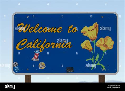 Welcome to California sign on border with Nevada. USA Stock Photo - Alamy