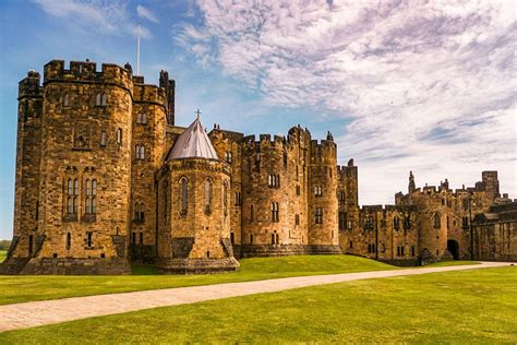 Ultimate Alnwick Castle Harry Potter Guide — One Step Wanderer | Alnwick castle, Alnwick, Harry ...