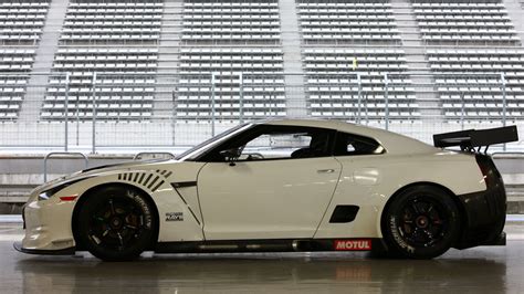 Nissan Releases New Specs & Images For FIA-GT1 GT-R Race Car