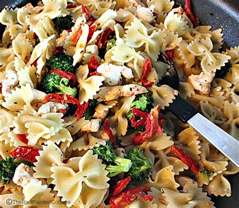 Bow-Tie Pasta With Chicken, Broccoli and Sun-dried Tomatoes - The Red ...