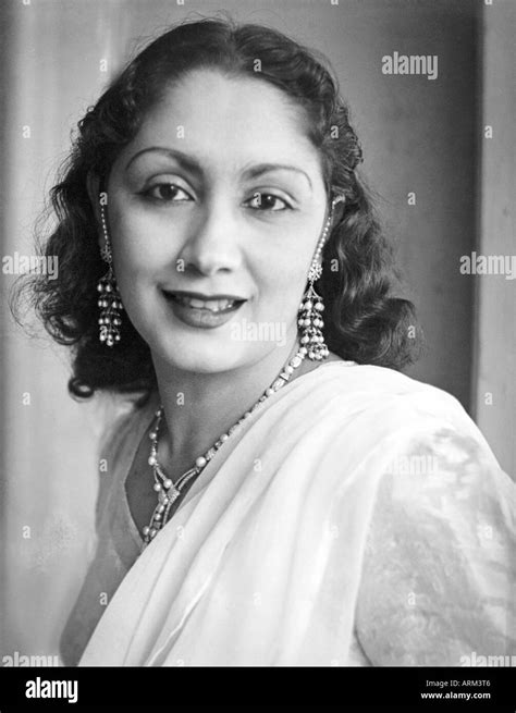 Portrait indian women 1940 hi-res stock photography and images - Alamy