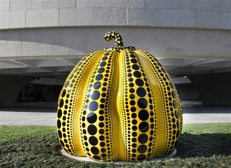 Hirshhorn Teases Kusama Retrospective with Giant Pumpkin | artnet News