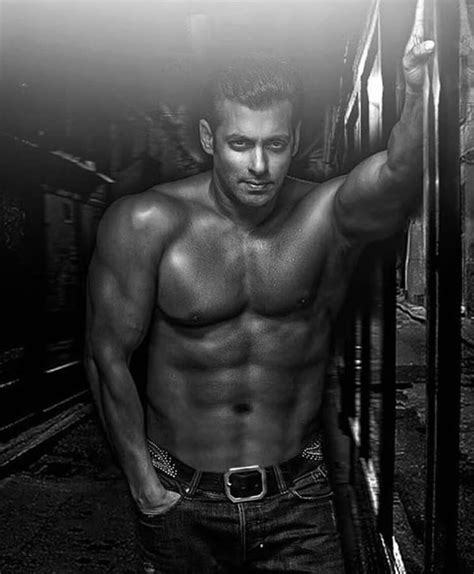 Salman Khan Body Hd Photo - Salman and his chiseled body on. - Blue Purein