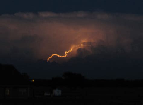 What Causes Heat Lightning? Is Heat Lightning Dangerous? Can Heat ...