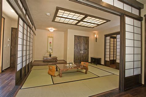 What a traditional Japanese home interior looks like