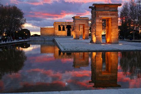 How to see the sunset on the observation deck of the Egyptian temple in Madrid