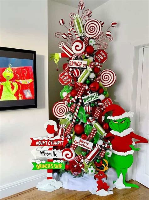 16 Grinch Christmas Tree Decorating Ideas » Lady Decluttered