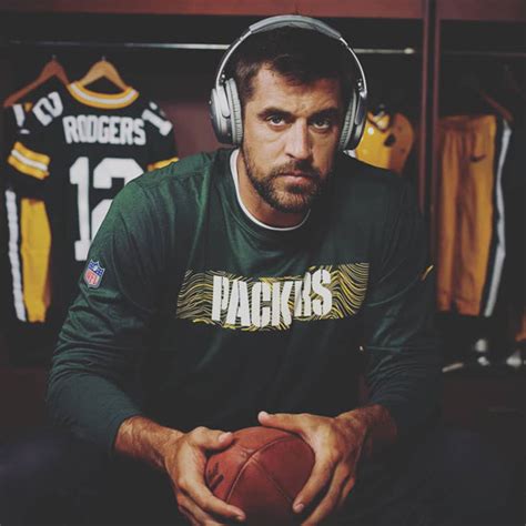 Aaron Rodgers Haircut: 15 Timeless Hairstyles of This NFL Quarterback