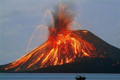 Volcán Stromboli en erupción Foto: Archivo | El Souvenir