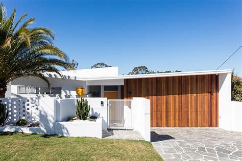 A contemporary home with hints of retro Palm Springs-style - Queensland ...