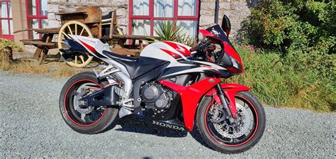 2008 Honda CBR 600 RR Review | FrontWheelUp.com