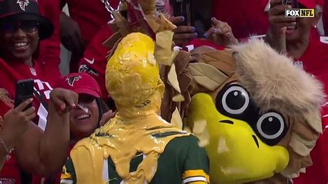 Green Bay Packers fan has cheese sauce poured over his head by Atlanta ...