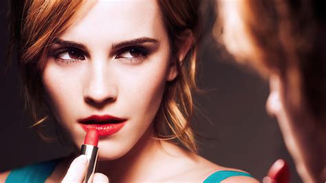 Emma Watson Putting On Lipstick Wallpaper,HD Celebrities Wallpapers,4k ...