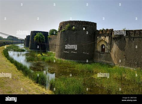 11 Nov 2011 draw-bridge Rampart (fortification) wall on Ahmednagar Fort - The fort was built by ...