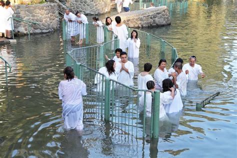 The Ritual Baptism of Christian Pilgrims in the Jordan River Editorial ...