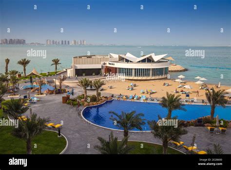 Qatar doha hotel pool hi-res stock photography and images - Alamy