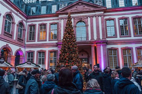 Frankfurt Christmas Market 2024 Guide: Where to Go, What to Eat & More!