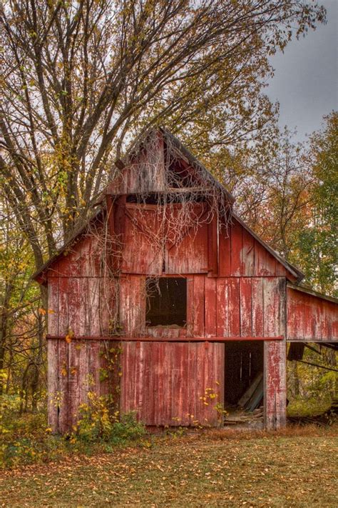 Pin by Meredith Seidl on Abandoned | Old barns, Barn photography, Barn painting