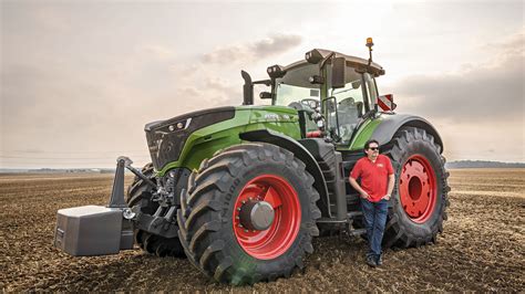 Fendt 1050 Vario: Hinterm Steuer des größten Standard-Traktors | AUTO ...