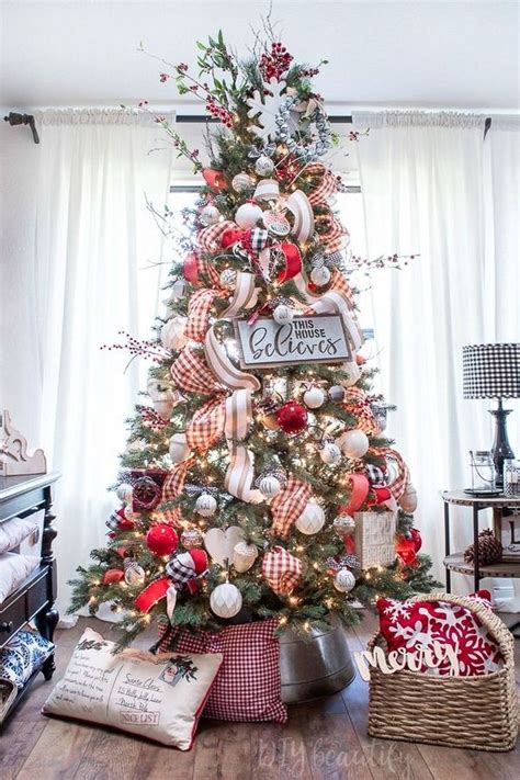 30+ Cool Farmhouse Decorating Ideas For Christmas To Try | Christmas decorations rustic tree ...