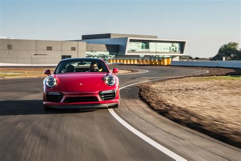 15 Photos Inside Los Angeles' Incredible New Porsche Playground - Airows