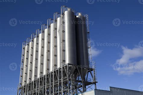 Industrial silos 908384 Stock Photo at Vecteezy