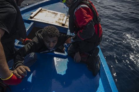 Mediterranean: 4 men evacuated from rescue ship after teen's death - InfoMigrants