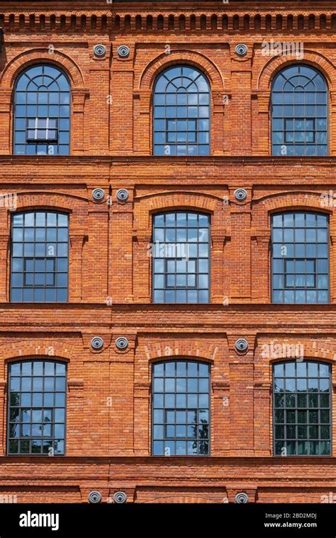 Dark red brick facade hi-res stock photography and images - Alamy