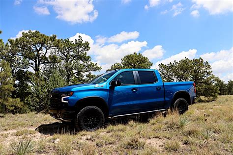 Review: 2022 Chevrolet Silverado Trail Boss vs ZR2