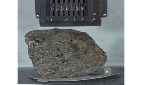 Research sheds new light on moon rock formation solving major puzzle in ...