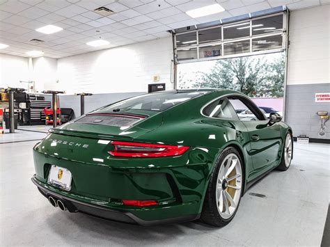 Paint to sample Irish Green 2018 Porsche GT3 Touring [OC] (2048x1536 ...