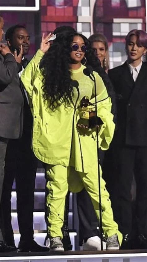 2019 Grammys : r/findfashion