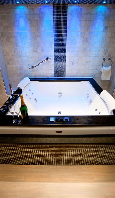 Sanctuary Spa Suite - Double Jacuzzi bath , Infra Red Sauna #doublejacuzzitub | Jacuzzi bath ...