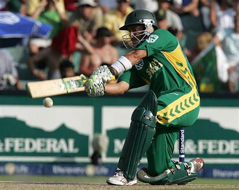 18 Facts about Herschelle Gibbs – The Flamboyant South African Opener