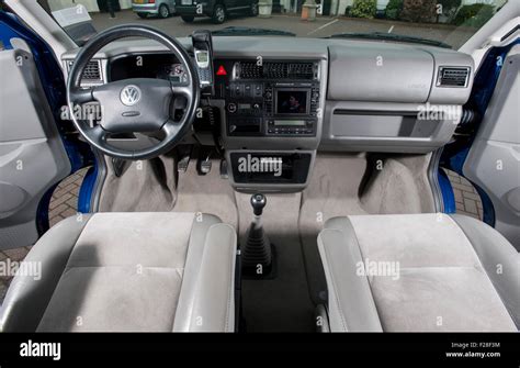 2001 Volkswagen T4 camper van - intérieur de la cabine Photo Stock - Alamy