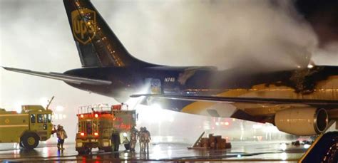 How should the Cockpit crew manage a Aircraft ' Smoke , Fire & Fumes (SFF)' situation during ...