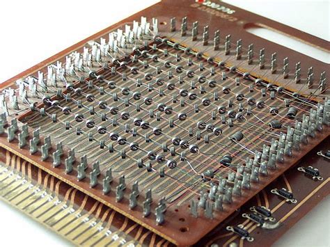 True, hand-assembled, magnetic core memory. A thing of beauty. | Ideias de design, Retro, Eletrônica