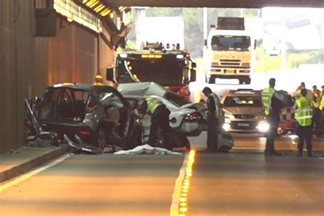 Fatal crash closes Sydney airport tunnel