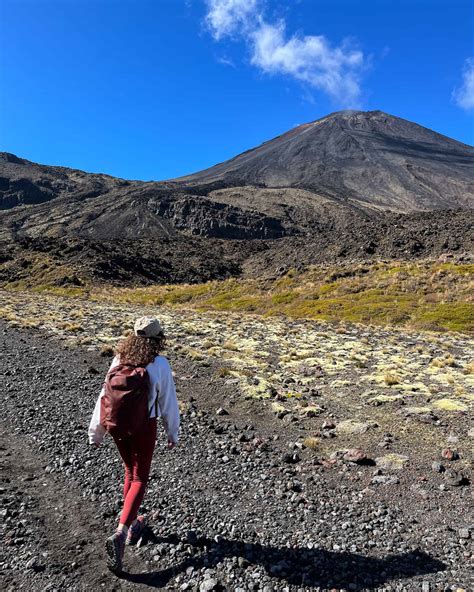 Guide to Hiking Tongariro Alpine Crossing - Getaway Compass