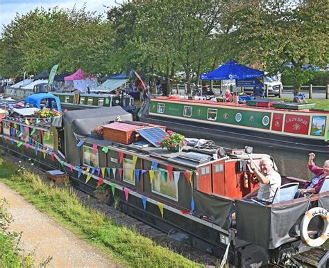 Delight as sunny skies greet Brownhills Canal Festival revellers ...