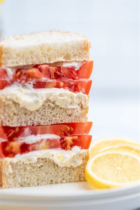 Zesty Tomato and Mayo Sandwiches | Cutefetti