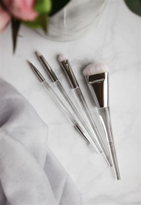 6 Best e.l.f. Cosmetics Makeup Brushes I Use All The Time - via @Glamorable | Makeup brushes ...