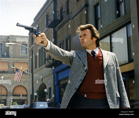 CLINT EASTWOOD, DIRTY HARRY, 1971 Stock Photo - Alamy