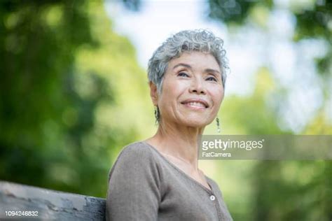 Happy Granny Asian Imagens e fotografias de stock - Getty Images