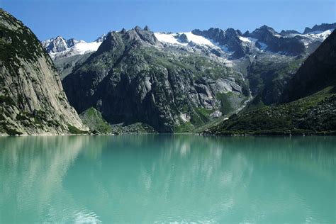 Gelmersee lake, Switzerland by Zubi Travel