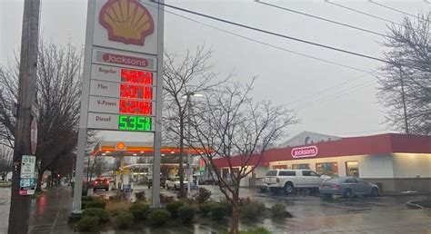 Bill to allow self-serve at gas stations advances - Ashland News - Community-Supported ...