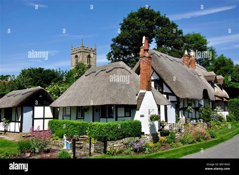 Thatched cottages and Church tower, Welford-on-Avon, Warwickshire, England, United Kingdom Stock ...