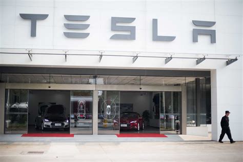 Tesla opens up gallery and service center in Houston this weekend