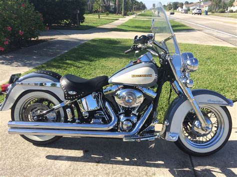 2002 Harley-Davidson® FLSTC/I Heritage Softail® Classic (Fediral Gray / Birch White), New Smyrna ...